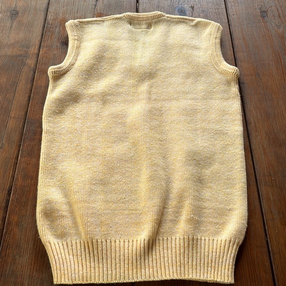 Vintage 100% pure OSWAL hi-fashion yellow textured knit sweater vest - Picture 4 of 5